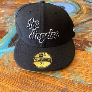 Really clean New Era Los Angles Lakers fitted hat size 7 1/8 black and white